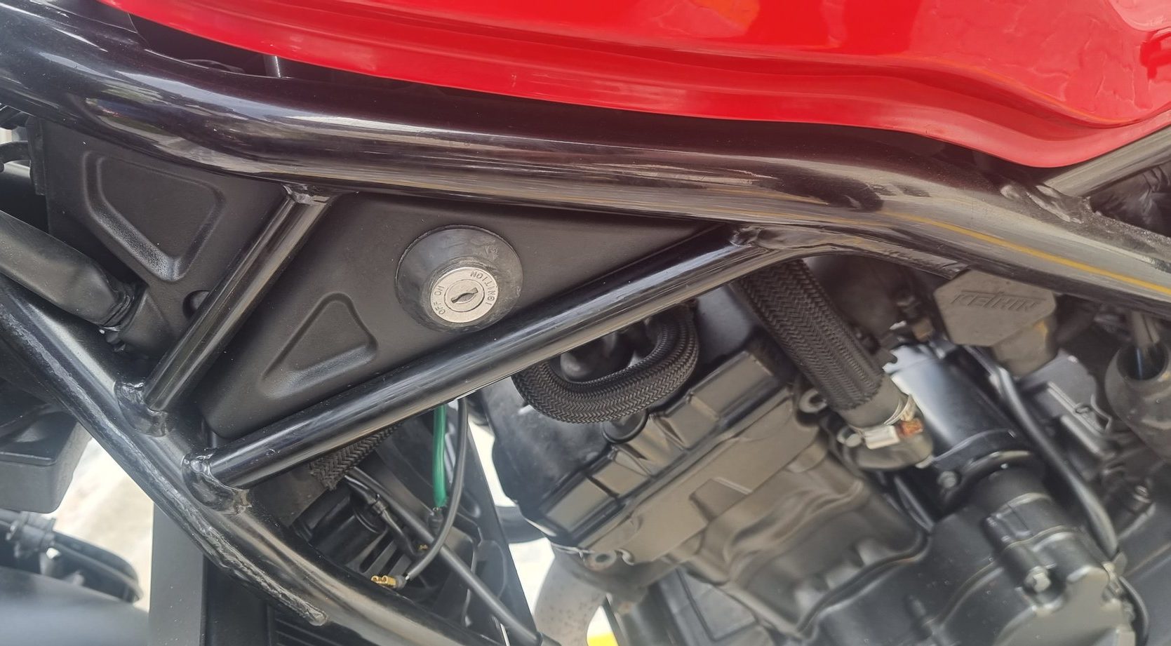 އިމިގްރޭޝަން ކޮންޓްރޯލަރ ހަނަފީގެ ސައިކަލަށް ގެއްލުންދީފި