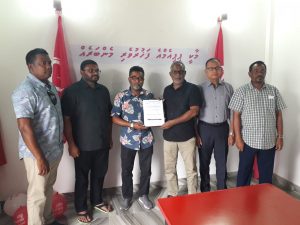 އެމްޑީޕީގައި 16 އަހަރު މަސައްކަތްކުރި މީހަކު އިދިކޮޅު ޕީޕީއެމަށް