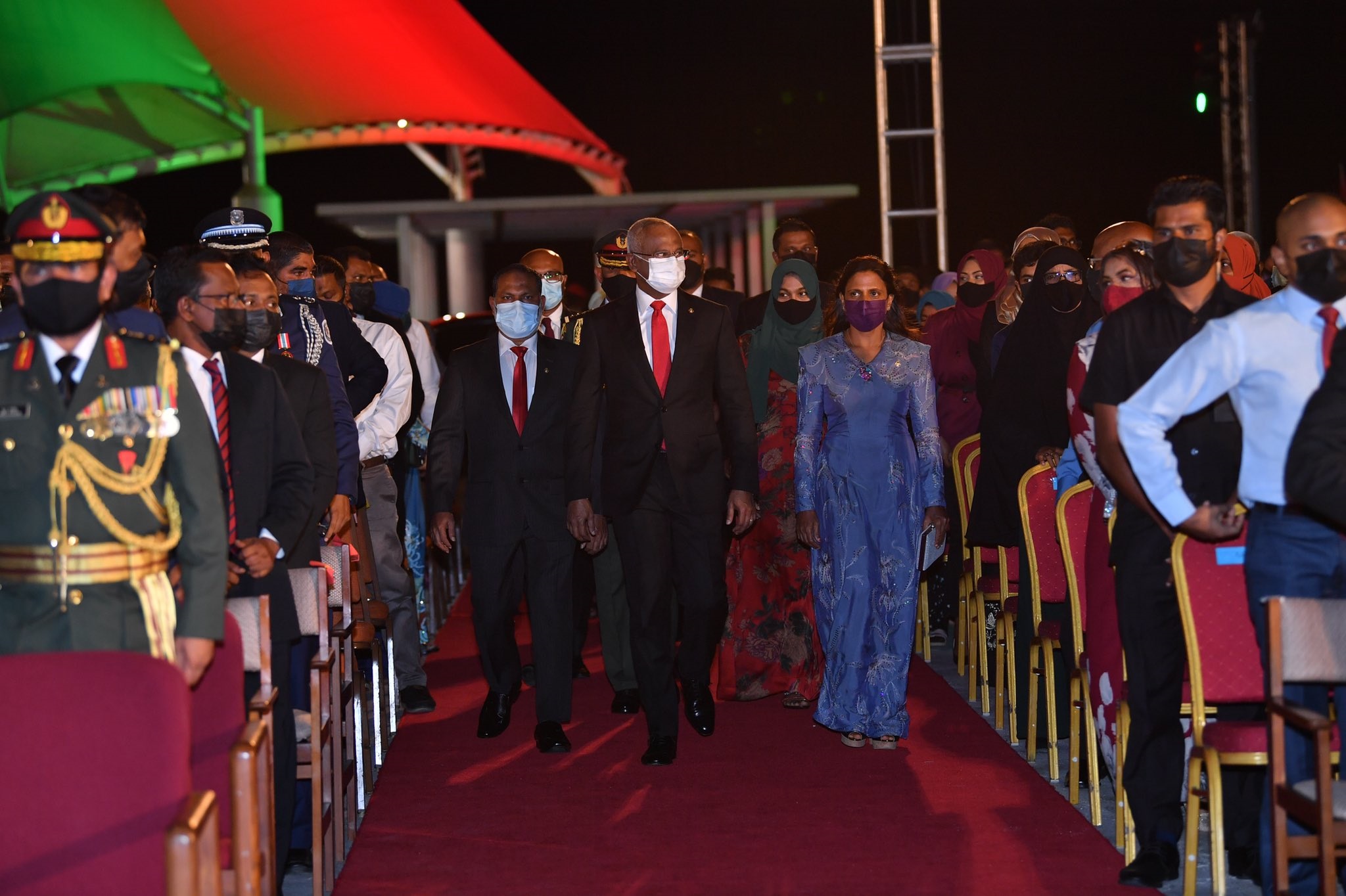 ސިވިލް ސަރވަންޓުންނަށް އެމީހަކު ގަބޫލުކުރާ ސިޔާސީ ފިކުރެއްގައި ދެމި ތިބެވޭނެ: ރައީސް