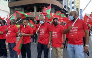 ގިނަ އަދަދެއްގެ ބަޔަކާއިއެކު އިދިކޮޅު ހިނގާލުން ފަށައިފި