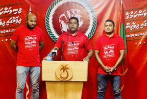 ހުކުރު ދުވަހު ބޮޑު ހިނގާލުމެއް އިދިކޮޅުން ބާއްވަނީ