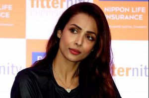 މަލައިކާ ބޮލުގައި ލާ ތޮޔޮ ހަދަނީ މިހެން!