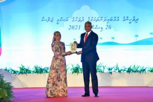 ދިގު މުއްދަތަކަށް ޚިދުމަތް ކުރެއްވި 106 ބޭފުޅަކަށް ޝަރަފުގެ ބެޖާއި، އައްޑަނަ ދެއްވައިފި