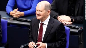 އޮލާފް ޝޯލްޒް ޖާމަނީގެ ޗާންސެލަރުކަމުގެ ހުވާ ކުރައްވައިފި