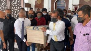 މެމްބަރު ހުސެއިން ވަހީދުގެ ޖަނާޒާގައި ރައީސް ސާލިހުއާއި ރައީސް ނަޝީދު ބައިވެރިވެ ވަޑައިގެންވި