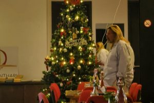 އުކުޅަހުގައި ކްރިމަސްޑޭ ފާހަގަ ކުރަން އުޅެނިކޮށް ރައްޔިތުން ނިކުމެ ހުއްޓުވައިފި