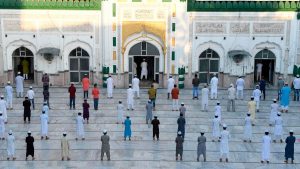 ތަނބިކަށި ނުފެންނަ ވަރަށް ފަޓުލޫނު ބަހައްޓައިގެން ކުރާ ނަމާދު ސައްހަ ވާނެތަ؟