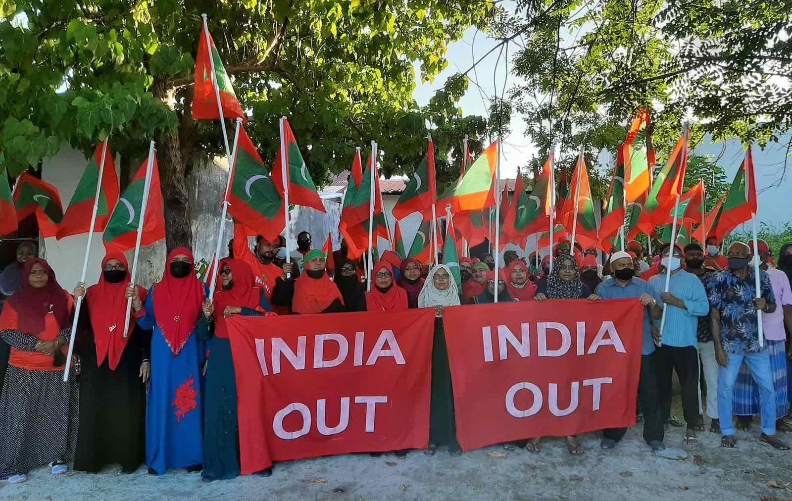 އައްޑޫ ސިޓީގައި ތިބި އިންޑިއާ ސިފައި ބޭލުމަށް ގޮވާލައި އިހުތިޖާޖުކޮށްފި