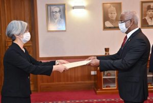 ޖަޕާނު އައު ސަފީރުގެ ފަތްކޮޅު ރައީސުލްޖުމްހޫރިއްޔާއަށް އަރުވައިފި