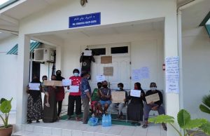 ޑޮކްޓަރުންގެ މައްސަލަ ހައްލު ނުވުމުން، ކުޑަރިކިލު މަރުކަޒުގައި ތަޅުއަޅުވައިފި