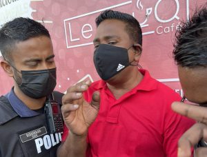 "އިންޑިއާ އައުޓް" ހަރަކާތަށް ޖާގަނުދީ، ބައެއް މީހުން ފުލުހުންގެ ބެލުމުގެ ދަށަށް