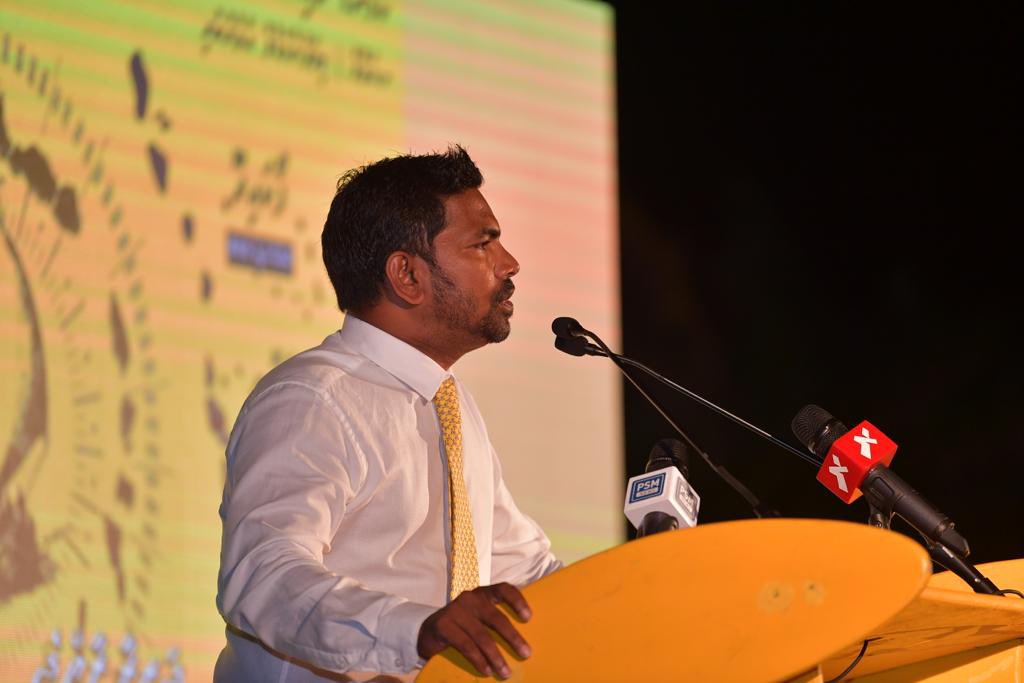 މޫނުބުރުގާ އަޅާ ޓީޗަރުންނަކީ ކާކުކަން އެގެންޖެހޭ، ހަމަޖެހުން އޮންނާނީ އެކަކުއަނެކަކަށް އެނގިގެން: ޝިފާޒު