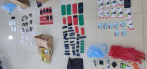 ޖަލަށް އެތެރެކުރުމަށް ތައްޔާރުކޮށްފައިވާ ތަކެއްޗާއިއެކު 6 މީހަކު ހައްޔަރުކޮށްފި