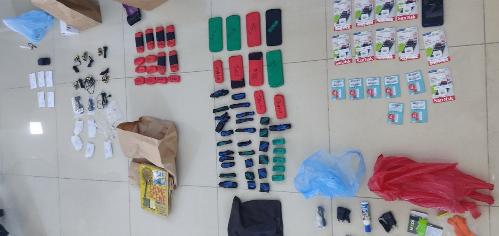 ޖަލަށް އެތެރެކުރުމަށް ތައްޔާރުކޮށްފައިވާ ތަކެއްޗާއިއެކު 6 މީހަކު ހައްޔަރުކޮށްފި