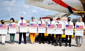 ފައިޒަރ ވެކްސިންގެ 2 ލައްކަ ޑޯޒް އެމެރިކާއިން ހަދިޔާކޮށްފި