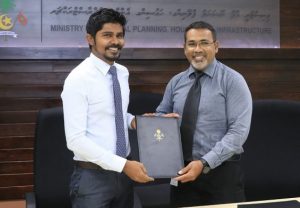 ކޮލަމާފުށި މަގުތަކުގައި ތާރުއަޅުމުގެ މަސައްކަތް އާރްޑީސީއަށް