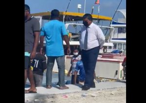 މަސްވެރިންތަކެއް ވަޒީރު ހުސެއިން ރަޝީދަށް ހޫނު ރައްދުތަކެއް!