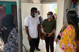 މޮނިޓަރިންގައި ހުރި ގެއަކަށްވަދެ އެމްޑީޕީން ކެމްޕެއިން ކުރުމުން، ކޮމަންޑޫ ރައްޔިތުންގެ ކަންބޮޑުވުން!