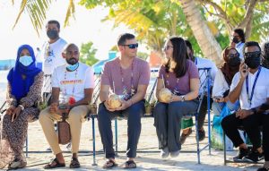 "ހޯމް ސްޓޭ" ތަޢާރަފްކޮށްފި، ސިޔާސަތަކީ ރައްޔިތުންގެ ޖީބަށް ޑޮލަރުވެއްދުން