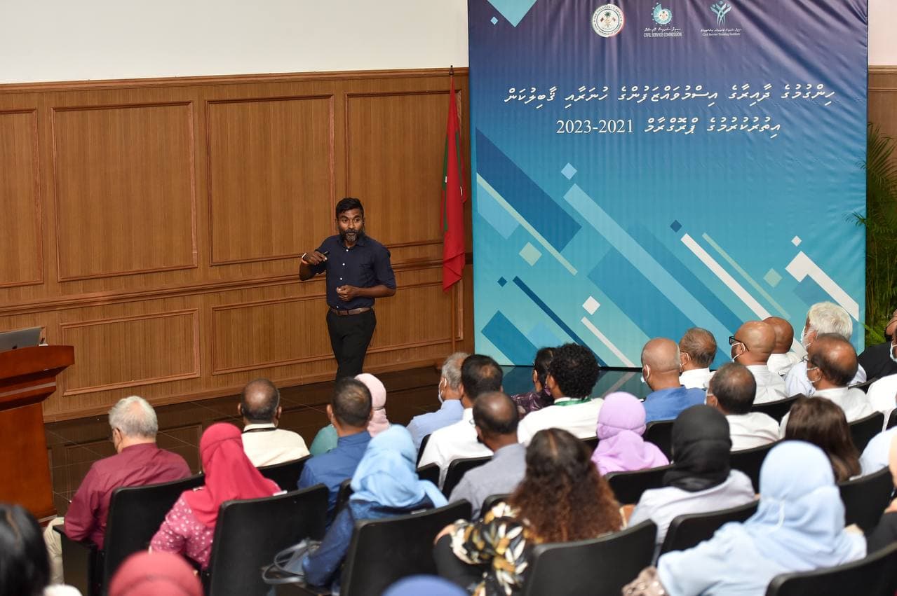 ހިންގުމުގެ ދާއިރާގެ އިސްމުވައްޒަފުންގެ ފުރަތަމަ ސެޝަން ބާއްވައިފި