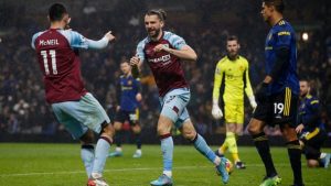 ފުލުގައި އޮތް ބާންލީން ޔުނައިޓެޑް މޮލުވިޔަ ނުދީ ހިފަހައްޓައިފި