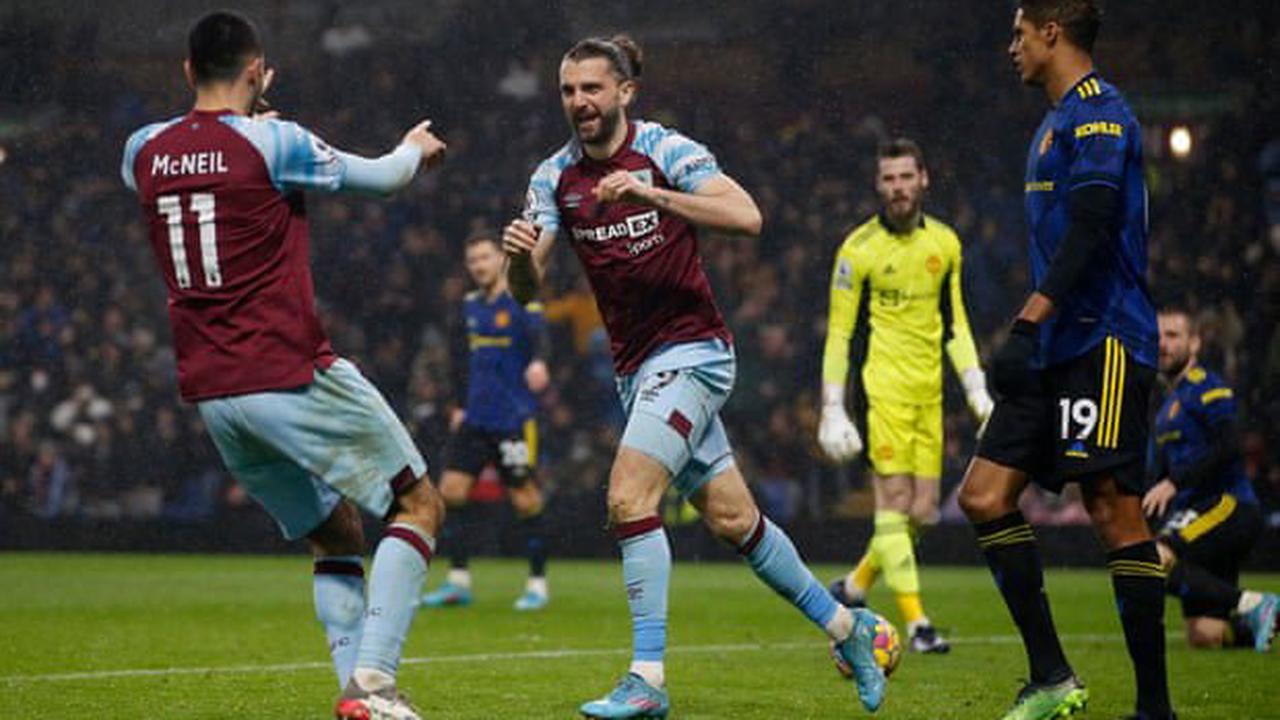 ފުލުގައި އޮތް ބާންލީން ޔުނައިޓެޑް މޮލުވިޔަ ނުދީ ހިފަހައްޓައިފި