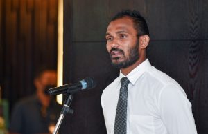 އަޑުބަރޭ މަޤާމުން ވަކިކޮށްފި