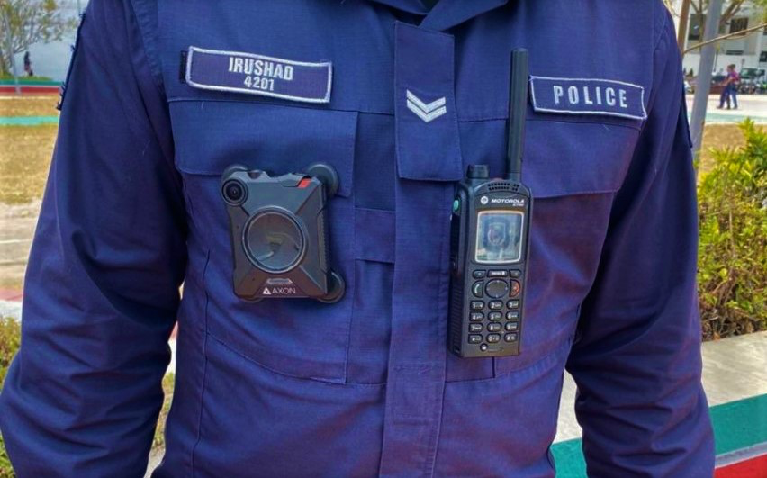 ފުލުހުންގެ އޮޕަރޭޝަންތަކުގައި ބޮޑީ ވޯން ކެމެރާ ބޭނުންކުރަން ފަށައިފި