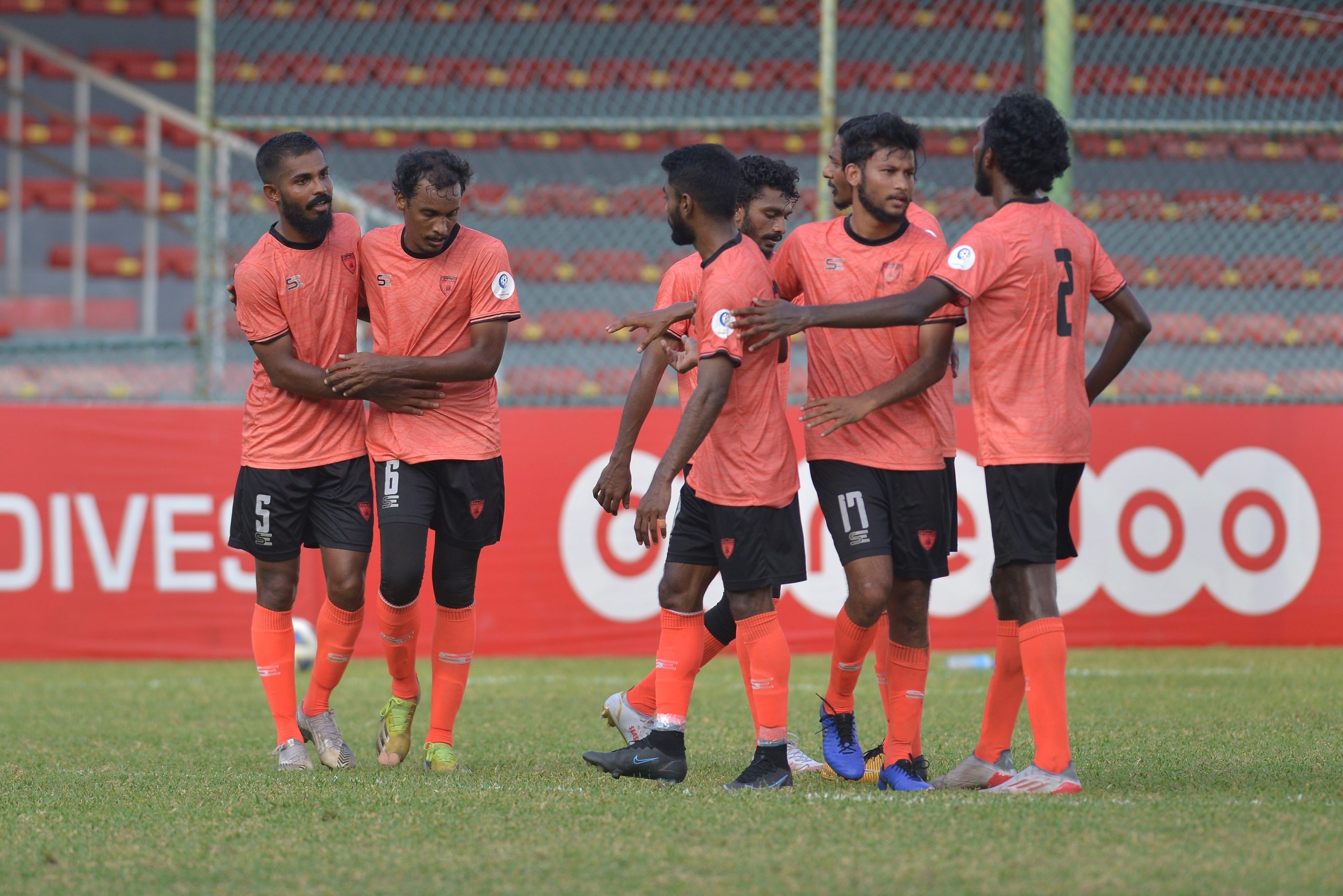 ސަސް އަތުން އީގަލްސް އަށް ހަނި މޮޅެއް