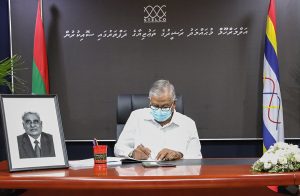 އަލްމަރްޙޫމް މުޙައްމަދު ރަޝީދުގެ ތަޢުޒިޔާގެ ދަފްތަރުގައި ޝުކޫރު ސޮއިކުރައްވައިފި