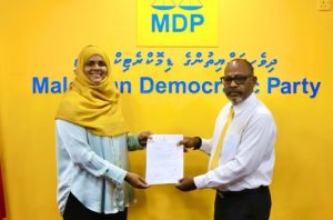 އަންހެނުންގެ ރޫހުގެ ރައީސްކަމަށް ވާދަކުރައްވާ ސަފާޢަތު ފޯމު ހުށަހަޅައިފި