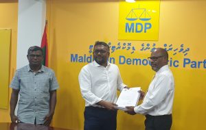 6000 މީހުންގެ ސޮޔާއެކު ފައްޔާޒު ފޯމް ހުށަހަޅައިފި