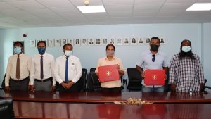 ތިން ސްކޫލެއްގެ ޖާގަ އިތުރުކުރުމަށް ބަޔަކާ ހަވާލުކޮށްފި