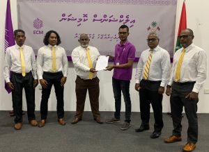 ކުރެންދޫ ރައީސްކަމަށް ވާދަކުރާ އެމްޑީޕީގެ ކެނޑިޑޭޓުވެސް އީސީއަށް ފޯމް ހުށައަޅައިފި