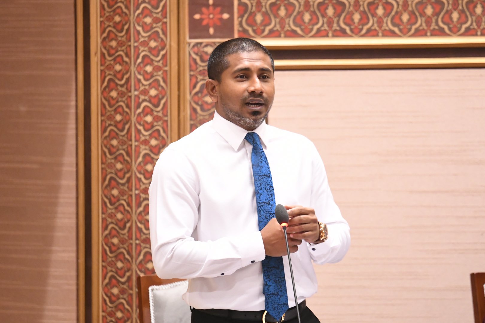 ރާއްޖޭގައި ކޮންމެ 4000 މީހަކަށް ދަނޑެއް އޮންނާނެ: މަޚްލޫފް