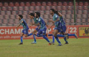ޔޫތް ޗެމްޕިއަންޝިޕްގެ ފައިނަލަށް އީގަލްސް އާއި ސަސް ދަތުރުކޮށްފި