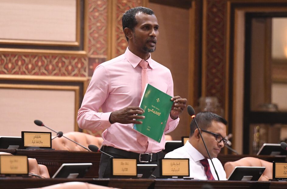ހަވާދުލައިގެން ބިސް އެތެރެކުރިޔަސް، އިންޑިއާ ސިފައިން ޖެހޭނީ ފައިބަން: ޓޮމް