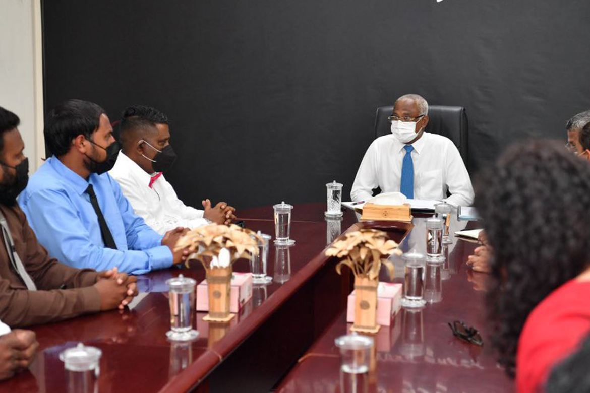 ފާދިއްޕޮޅުގައި ހުރި ފަރުތަކާއި ފަޅުތަކުގެ ބޭނުން އެންމެ އެދެވޭގޮތަށް ހިފުމަށް އަތޮޅު ކައުންސިލުން އެދޭގޮތް ރައީސަށް ހިއްސާކުރައްވައިފި