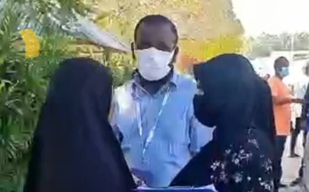 ފޯކައިދޫ ވޯޓުލާ މަރުކަޒު ކައިރީ ރާޝިދު ކެމްޕެއިން ކުރާ މައްސަލަ އިލެކްޝަނަށް!