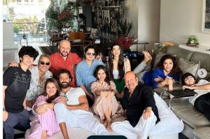 ރިތިކްގެ އާއިލީ ފޮޓޯގައި، ލޯބިވެރިޔާ ސަބާ!