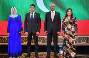 ރާއްޖޭގެ ރައީސަކީ ކޮންބޭފުޅެއްތޯ ސާފުކުރަން ސްޕްރީމްކޯޓަށް ދާންޖެހޭ: ޓޮމް