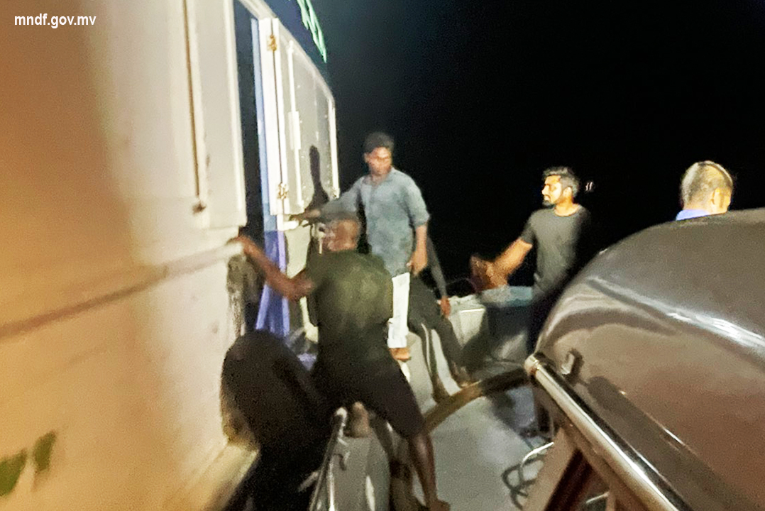 ފަރަށް އެރި ބޯޓެއްގައި ތިބި 28 މީހުން މާލެ ގެނެސްދީފި