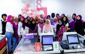 ވިޔަފާރީގައި ކާމިޔާބު "ރެޑްވޭވް"ގައި 100 އަށްވުރެ ގިނަ އަންހެން މުވައްޒިފުން!