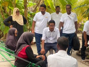 ކެމްޕެއިނަށް އިންތި ތިލަދުންމައްޗަށް!