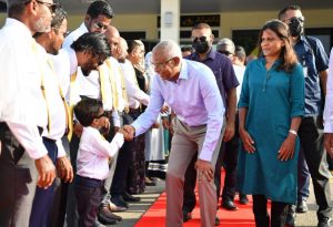 ރައީސްގެ ދެކަނބަލުންނަށް ފުވައްމުލަކުން ރަތްދޫލައިގެ ހޫނު މަރުހަބާއެއް