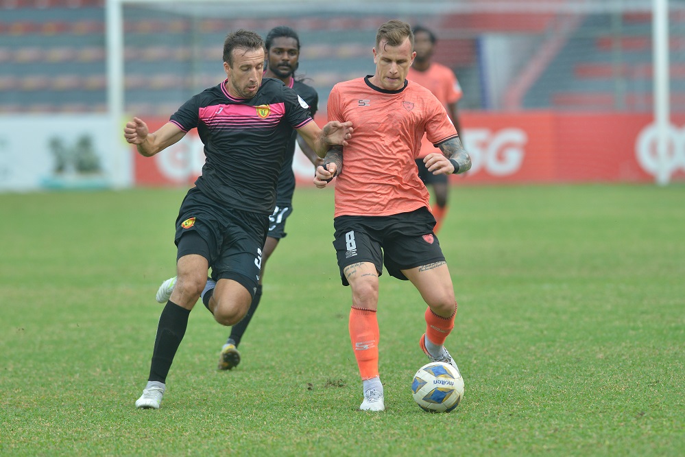 ޔޫވީ އަތުން ބަލިނުވެ އީގަލްސް ސަލާމަތްވެއްޖެ