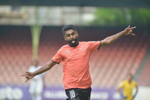 ގްރީން ސްޓްރީޓްސް ބަލިކޮށް އީގަލްސް މަގާމް ދިފާއުކޮށްފި