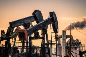 ހޮރްމޫޒް ކަނޑުއޮޅި ބަންދުކުރުމާ ގުޅިގެން ތެލުގެ އަގު 84 ޑޮލަރަށް އުފުލިއްޖެ