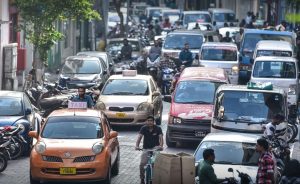 ޓެކްސީ ޑްރައިވަރުންނަށް ވާން ބޭނުންވާ މީހުންނަށް ފުލުހުން ތަމްރީނު ދެނީ