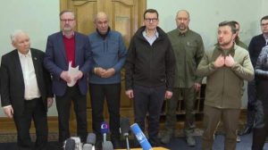 ތިންގައުމެއްގެ ބޮޑުވަޒީރުން، ހަނގުރާމައިގެ ހާލަތުގައި އޮތް ޔޫކުރެއިންގެ ވެރިރަށަށް